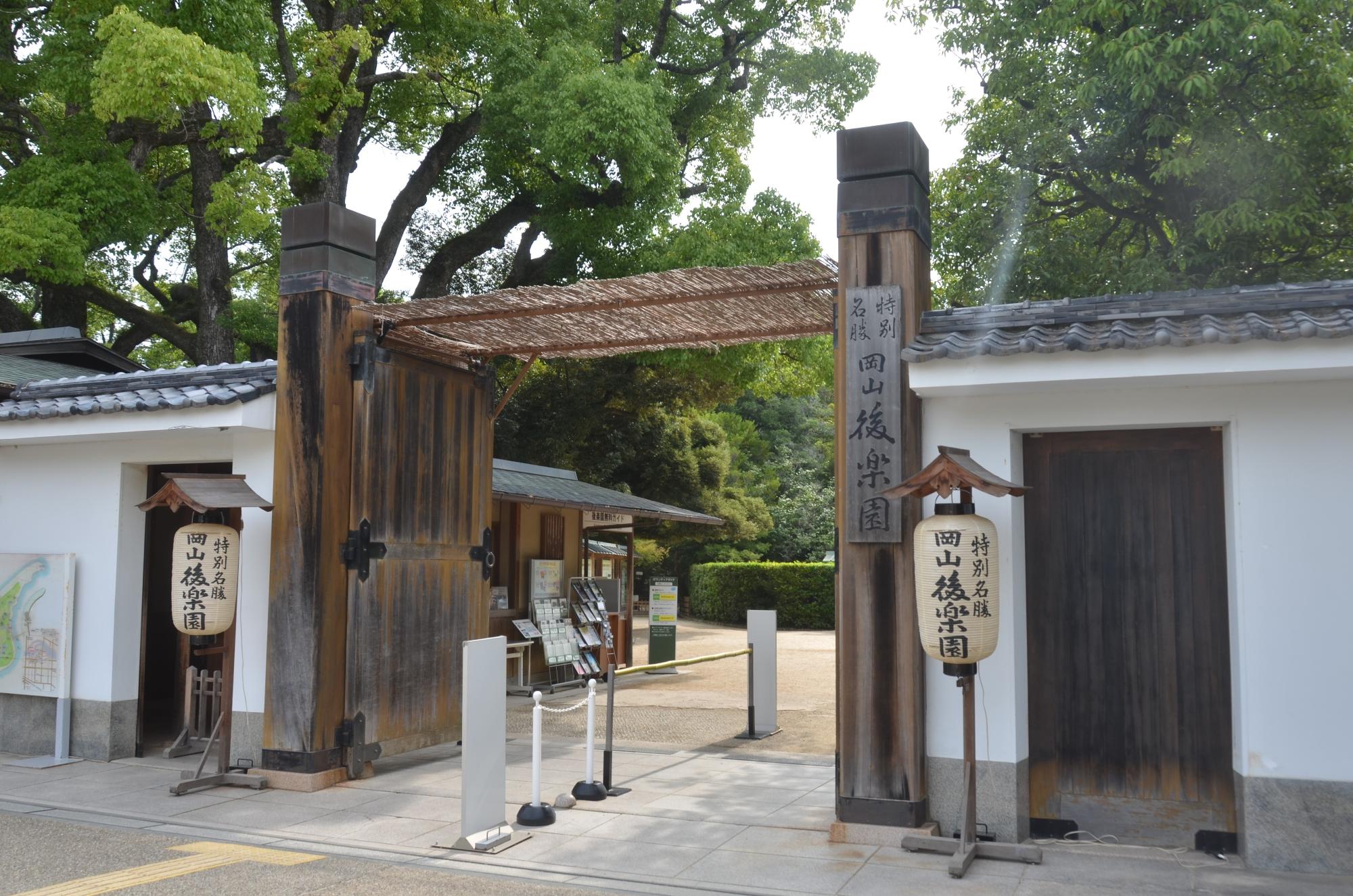 幻想庭園期間中の正門