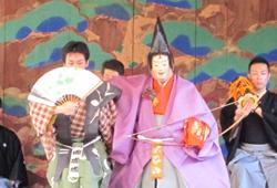 Réunion pour présenter le théâtre Noh à Okayama Korakuen